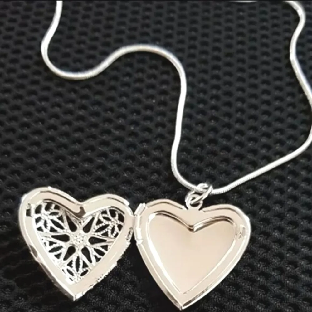 Elegant 925 Silver Heart Pendant Locket Necklace 22 Inches